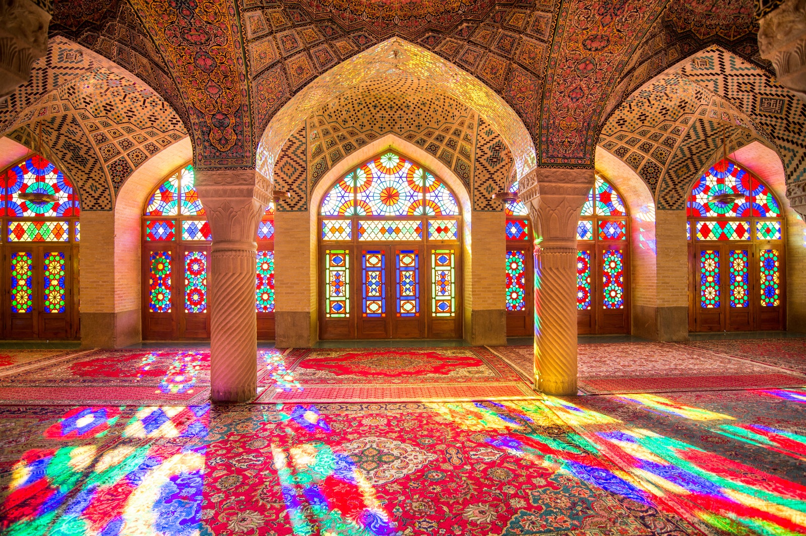 أكثر نوافذ الزجاج المعشق إثارة في العالم بالصور Ghassan Decor