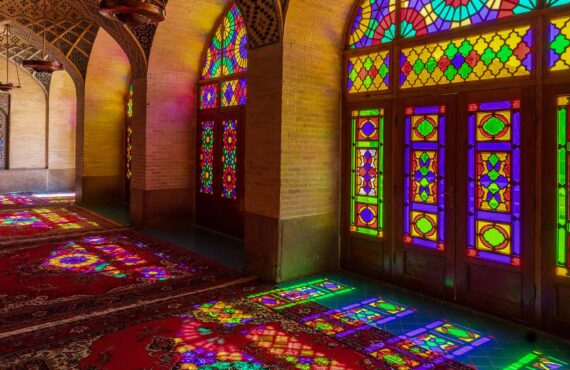 فن الزجاج المعشق الإسلامي